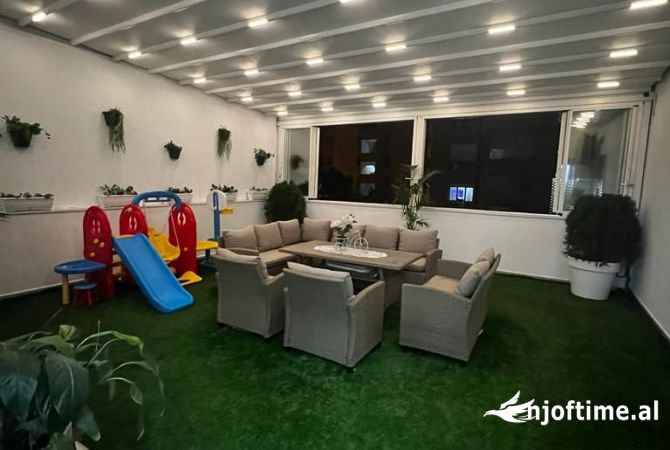 Shtepi ne shitje Apartament ne Tirane, 2+1, Mobilimi E mobiluar, Pagesa 300,000  Euro.