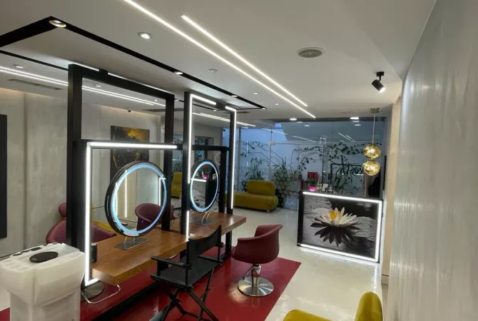 Ambiente Commerciale in Affitto 3+1 a Tirana - 2,000 Euro
