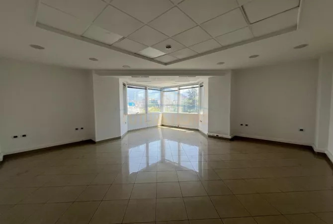 Business Property for Rent 3+1 in Tirana - 1,400 Euro