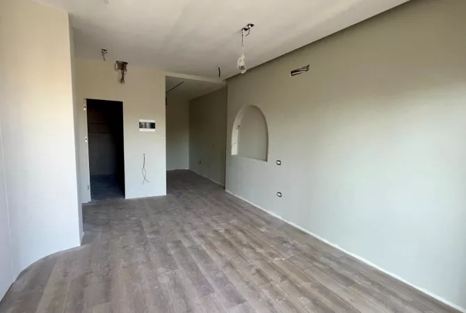 Shtepi me qera Apartament ne Tirane, 1+1, Mobilimi Bosh, pa mobiluar, Pagesa 800  Euro.