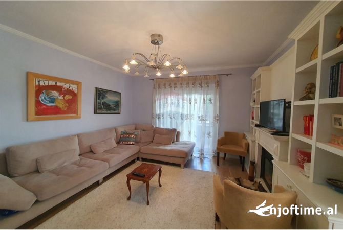 Shtepi me qera 2+1 ne Tirane - 700 Euro