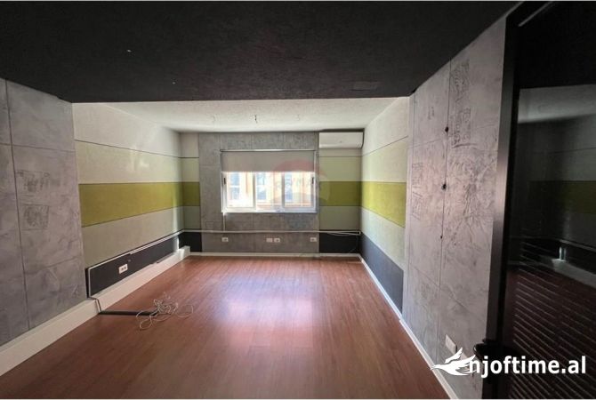 Ambient biznesi me qera 3+1 ne Tirane - 1,100 Euro