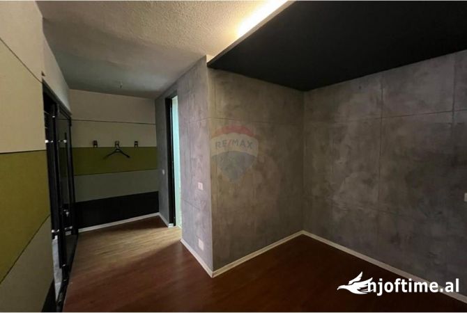 Ambient biznesi me qera 3+1 ne Tirane - 1,100 Euro