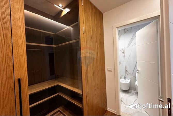 Shtepi me qera Apartament ne Tirane, 2+1, Mobilimi E mobiluar, Pagesa 1,300  Euro.