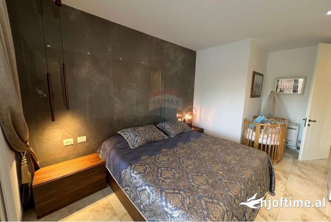 Shtepi ne shitje Apartament ne Tirane, 2+1, Mobilimi E mobiluar, Pagesa 270,000  Euro.