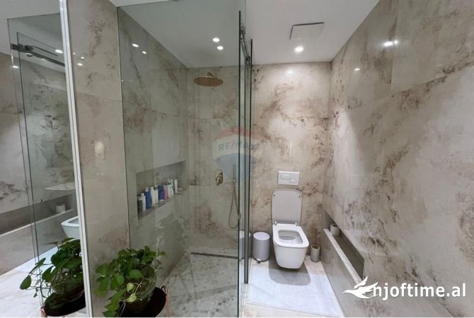 Shtepi ne shitje Apartament ne Tirane, 2+1, Mobilimi E mobiluar, Pagesa 270,000  Euro.