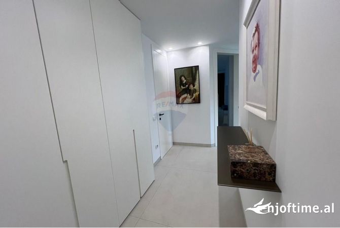 Shtepi ne shitje Apartament ne Tirane, 2+1, Mobilimi E mobiluar, Pagesa 270,000  Euro.