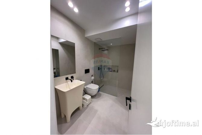 Shtepi ne shitje Apartament ne Tirane, 2+1, Mobilimi E mobiluar, Pagesa 270,000  Euro.