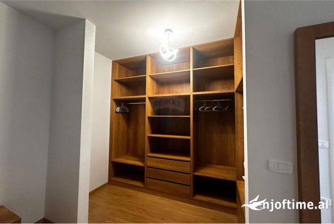 Shtepi me qera Apartament ne Tirane, 2+1, Mobilimi E mobiluar, Pagesa 900  Euro.