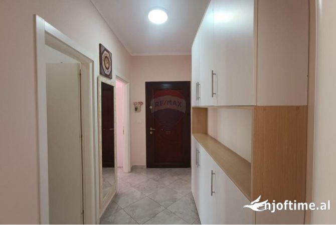 Shtepi me qera Apartament ne Tirane, 1+1, Mobilimi E mobiluar, Pagesa 380  Euro.