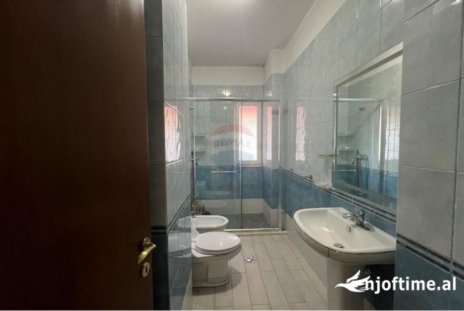 Shtepi me qera Apartament ne Tirane, 2+1, Mobilimi E mobiluar, Pagesa 750  Euro.