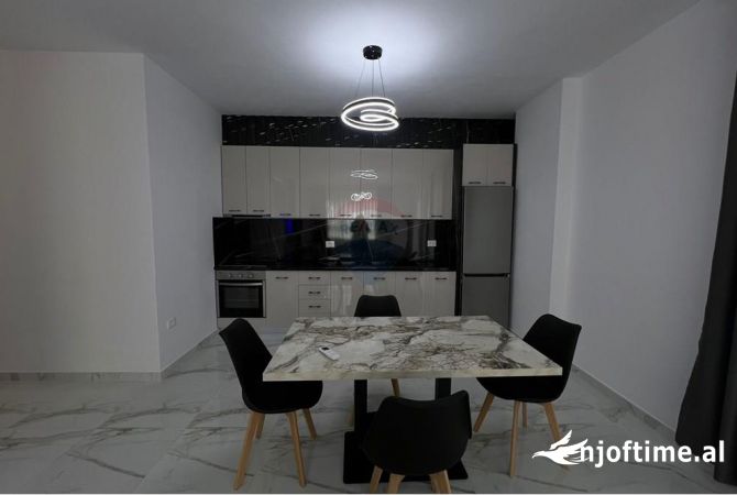 Shtepi me qera 2+1 ne Tirane - 800 Euro