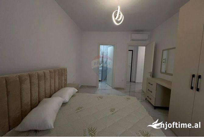 Shtepi me qera Apartament ne Tirane, 2+1, Mobilimi E mobiluar, Pagesa 800  Euro.