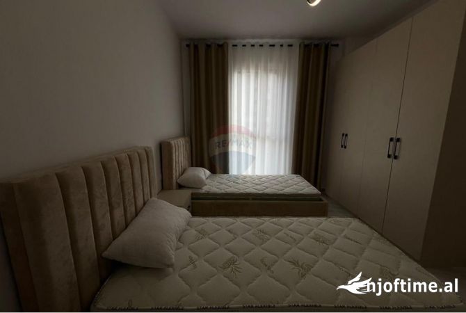 Shtepi me qera Apartament ne Tirane, 2+1, Mobilimi E mobiluar, Pagesa 800  Euro.