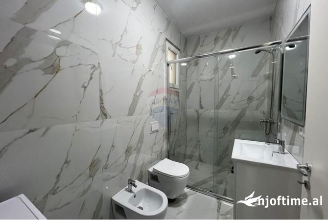 Shtepi me qera Apartament ne Tirane, 2+1, Mobilimi E mobiluar, Pagesa 800  Euro.