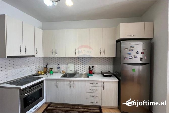 Shtepi ne shitje Apartament ne Tirane, 2+1, Mobilimi E mobiluar, Pagesa 130,000  Euro.