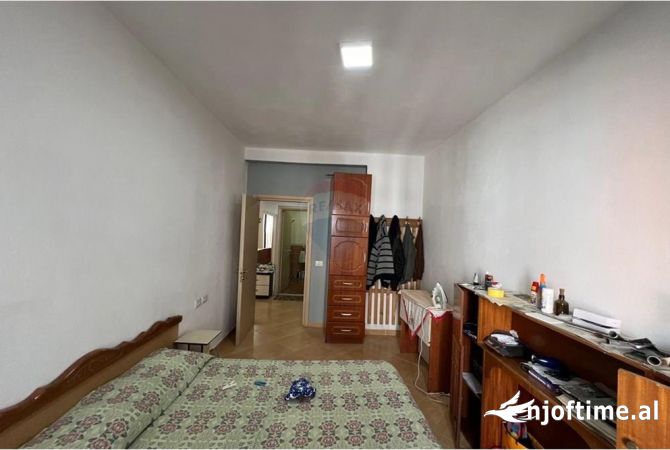 Shtepi ne shitje Apartament ne Tirane, 2+1, Mobilimi E mobiluar, Pagesa 130,000  Euro.