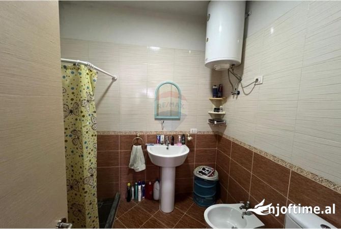 Shtepi ne shitje Apartament ne Tirane, 2+1, Mobilimi E mobiluar, Pagesa 130,000  Euro.