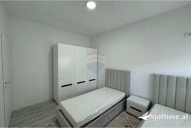 Shtepi ne shitje Apartament ne Tirane, 3+1, Mobilimi E mobiluar, Pagesa 350,000  Euro.