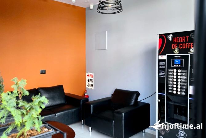 Ambient biznesi me qera 3+1 ne Tirane - 1,000 Euro