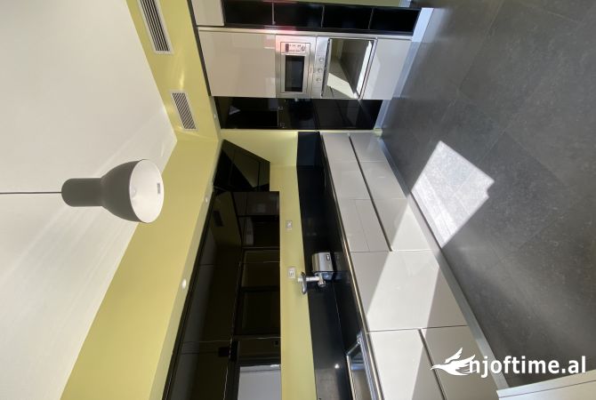 Shtepi me qera 3+1 ne Tirane - 2,000 Euro