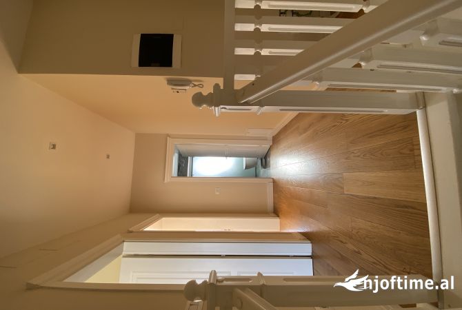 Shtepi me qera Duplex(shtepi me 2 kate) ne Tirane, 3+1, Mobilimi E mobiluar, Pagesa 2,000  Euro.