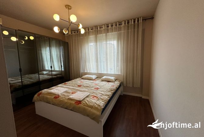 Shtepi me qera Apartament ne Tirane, 2+1, Mobilimi E mobiluar, Pagesa 800  Euro.