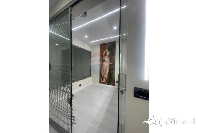 Ambient biznesi me qera 3+1 ne Tirane - 1,350 Euro