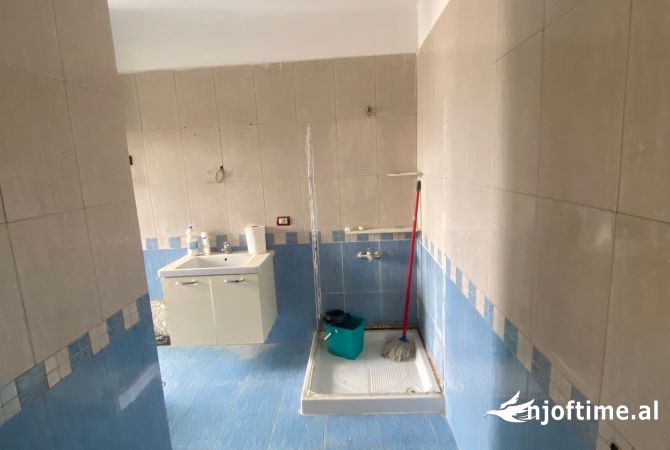 Shtepi ne shitje Apartament ne Tirane, 2+1, Mobilimi Bosh, pa mobiluar, Pagesa 177,000  Euro.