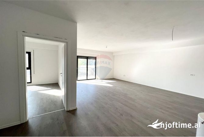 Ambient biznesi me qera 3+1 ne Tirane - 600 Euro