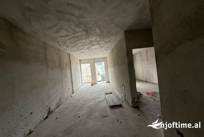 Shtepi ne shitje Apartament ne Tirane, 1+1, Mobilimi Bosh, pa mobiluar, Pagesa 246,500  Euro.