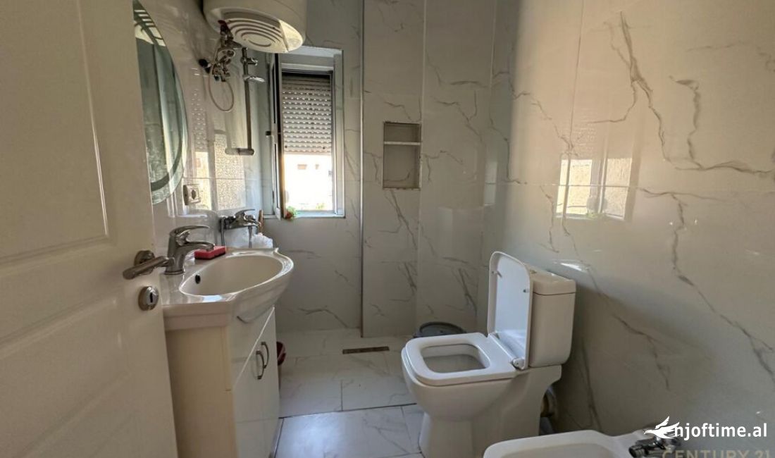 Shtepi ne shitje Apartament ne Tirane, 1+1, Mobilimi E mobiluar, Pagesa 75,000  Euro.