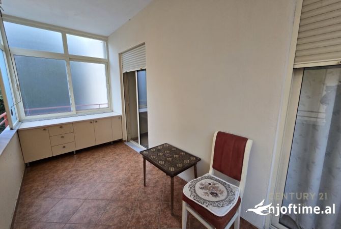 Shtepi ne shitje Apartament ne Tirane, 2+1, Mobilimi E mobiluar, Pagesa 125,000  Euro.