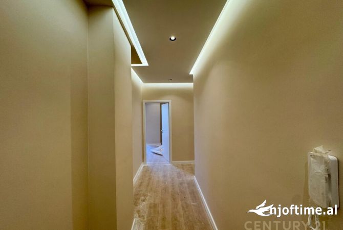 Shtepi ne shitje Apartament ne Tirane, 2+1, Mobilimi Bosh, pa mobiluar, Pagesa 240,000  Euro.