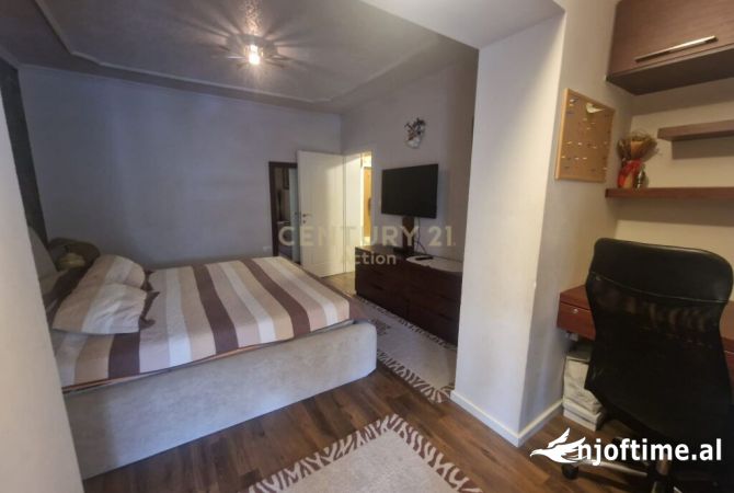 Shtepi me qera 2+1 ne Tirane - 800 Euro