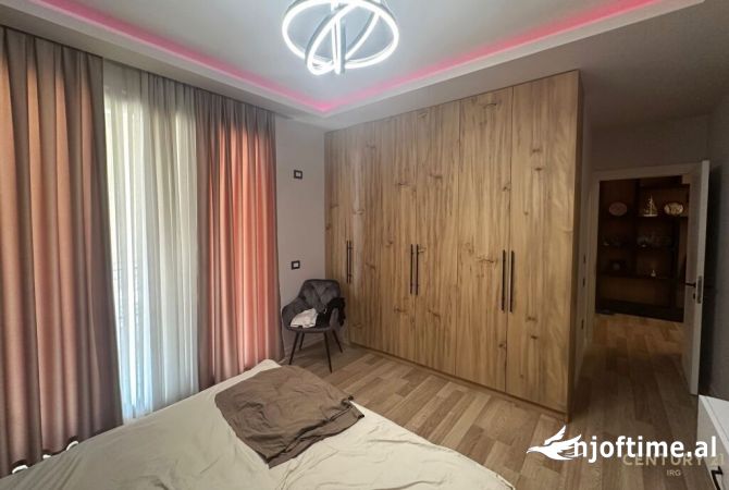 Shtepi ne shitje Apartament ne Tirane, 2+1, Mobilimi E mobiluar, Pagesa 135,000  Euro.