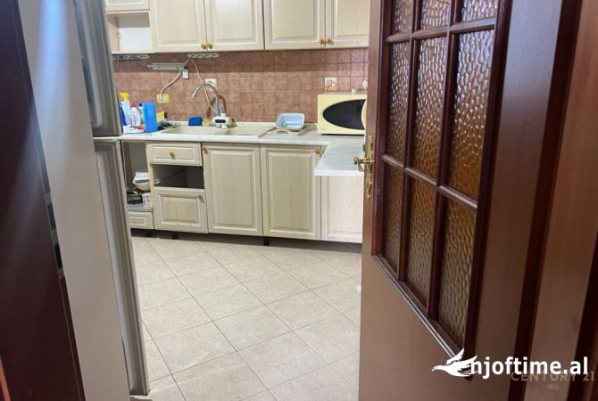 Shtepi ne shitje Apartament ne Tirane, 2+1, Mobilimi E mobiluar, Pagesa 140,000  Euro.