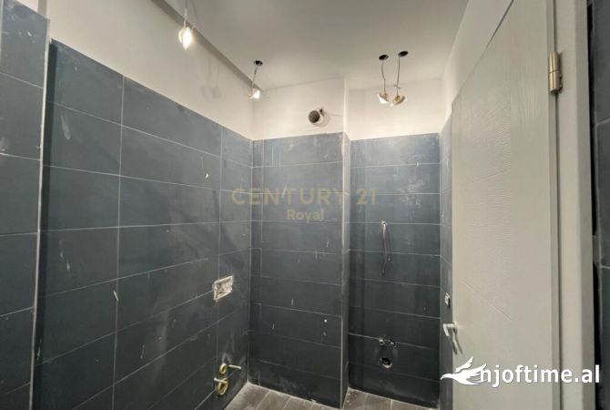 Shtepi ne shitje Apartament ne Tirane, 3+1, Mobilimi Bosh, pa mobiluar, Pagesa 340,000  Euro.