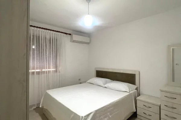 Shtepi me qera Apartament ne Tirane, 2+1, Mobilimi E mobiluar, Pagesa 450  Euro.