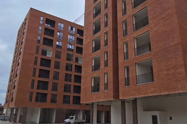 Shtepi ne shitje Apartament ne Tirane, 1+1, Mobilimi Bosh, pa mobiluar, Pagesa 117,000  Euro.