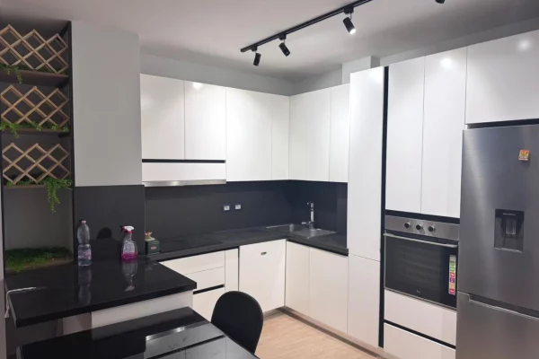 Shtepi me qera Apartament ne Tirane, 3+1, Mobilimi E mobiluar, Pagesa 750  Euro.