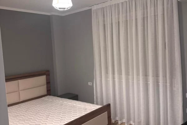 Shtepi me qera Apartament ne Tirane, 3+1, Mobilimi E mobiluar, Pagesa 750  Euro.