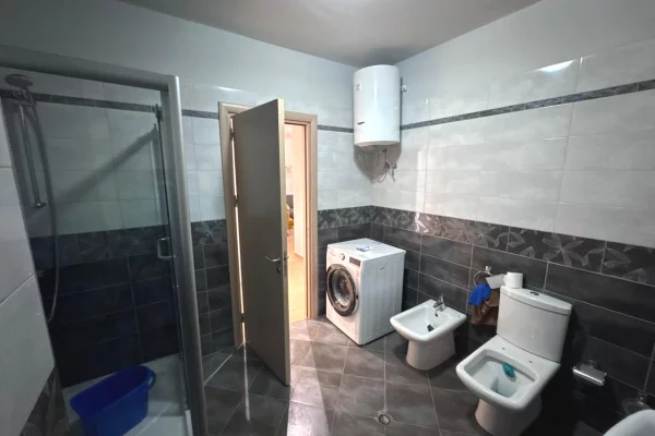 Shtepi me qera 3+1 ne Tirane - 800 Euro