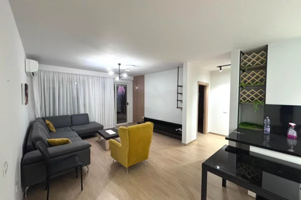 Shtepi me qera Apartament ne Tirane, 3+1, Mobilimi E mobiluar, Pagesa 750  Euro.