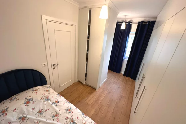 Shtepi me qera Apartament ne Tirane, 3+1, Mobilimi E mobiluar, Pagesa 1,100  Euro.