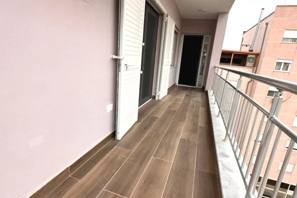 Shtepi me qera Apartament ne Tirane, 3+1, Mobilimi E mobiluar, Pagesa 1,100  Euro.
