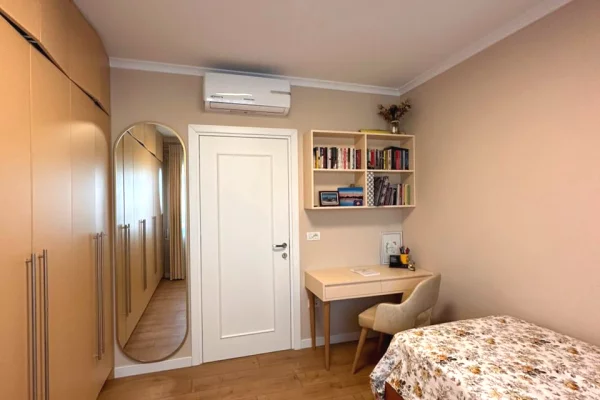 Shtepi me qera 3+1 ne Tirane - 1,100 Euro