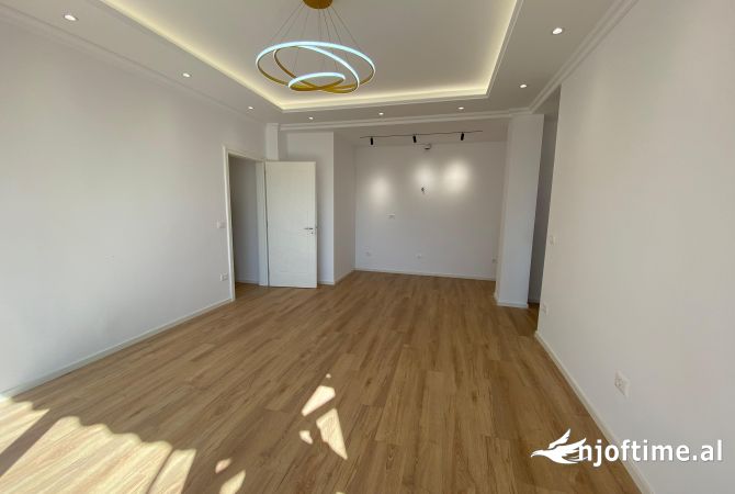 Shtepi ne shitje Apartament ne Tirane, 2+1, Mobilimi E mobiluar, Pagesa 210,000  Euro.
