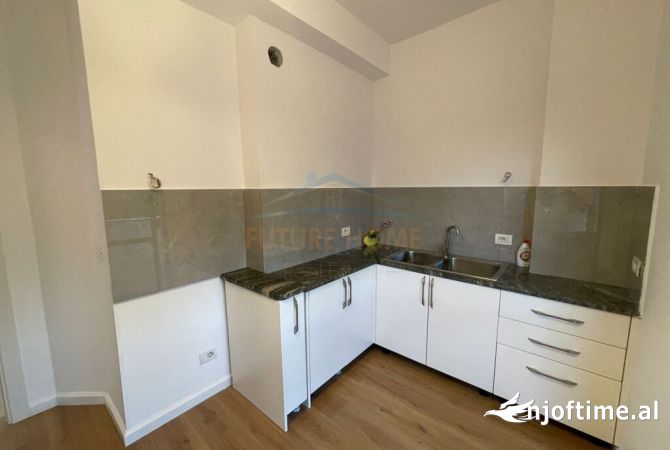 Shtepi ne shitje Apartament ne Tirane, 2+1, Mobilimi E mobiluar, Pagesa 170,000  Euro.