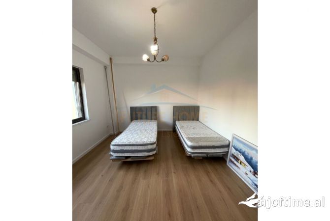 Shtepi ne shitje Apartament ne Tirane, 2+1, Mobilimi E mobiluar, Pagesa 170,000  Euro.